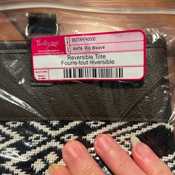 Thirty One Reversible Tote in Rio Weave - Picture 8 of 13